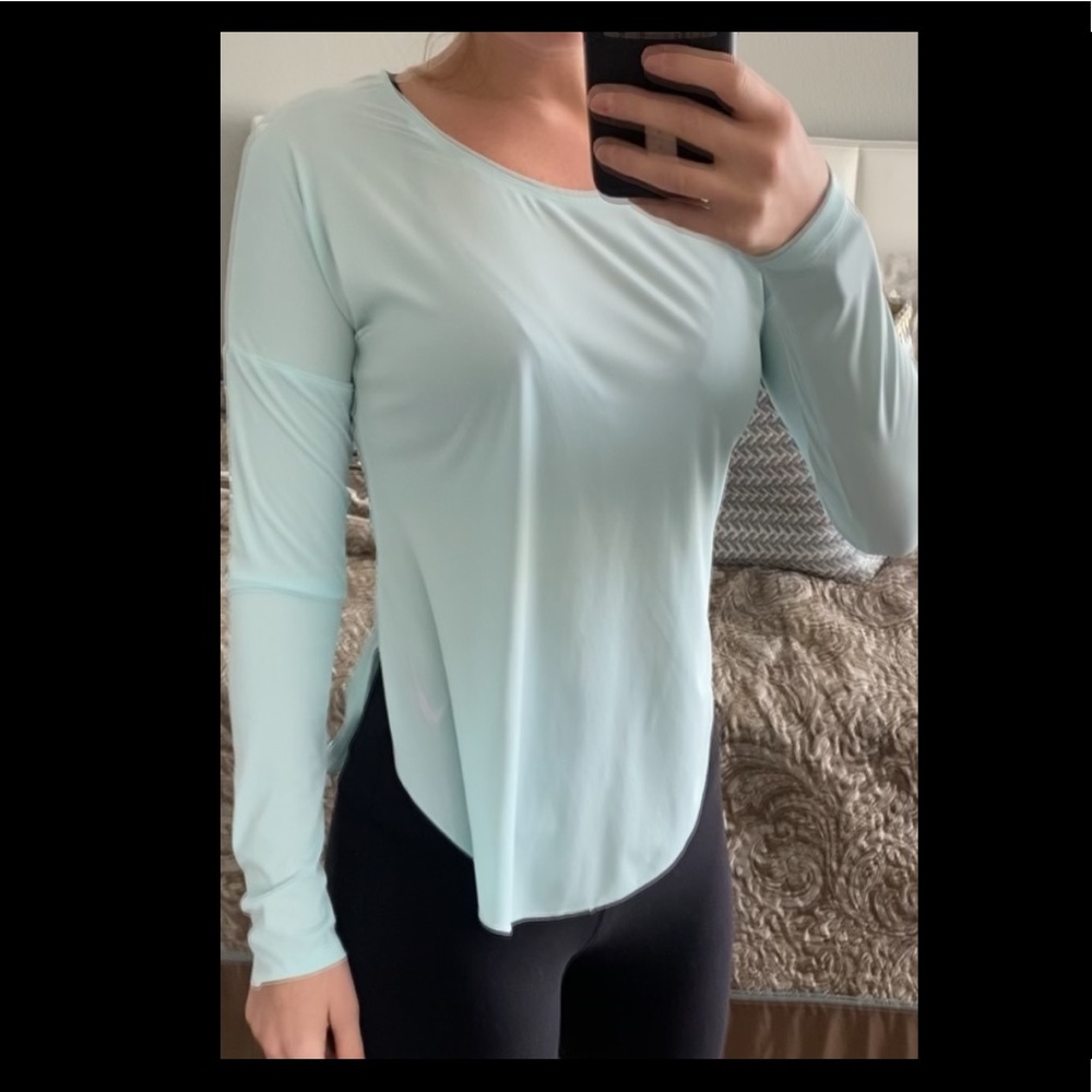 XS Dri-fit Nike long sleeve workout top!
